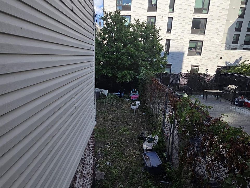 2nd image of 2182 Bathgate Avenue
