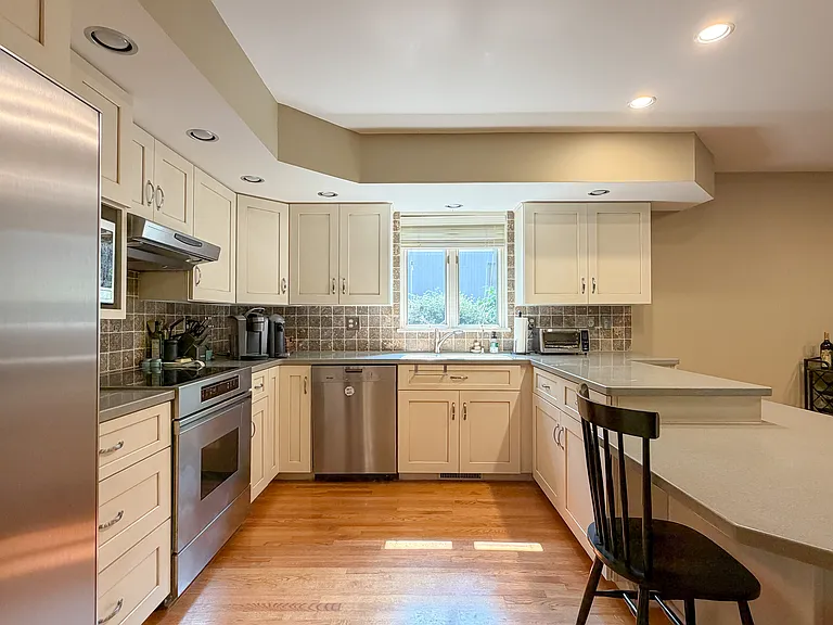 133 E Woods Dr — Photo 6
