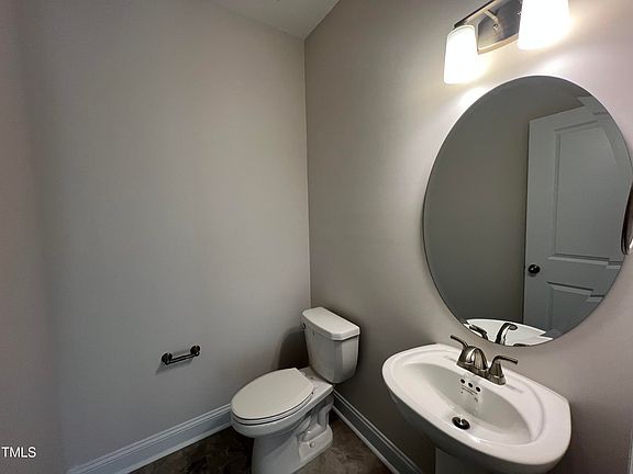 4th image of 192 London Dr