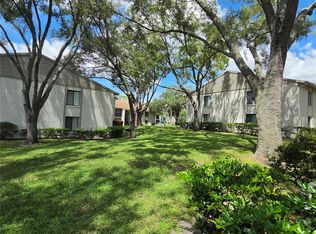 1700 Pine Ridge Way E APT C1, Palm Harbor, FL 34684
