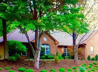 6667 Christopher Dr, Roanoke, VA 24018