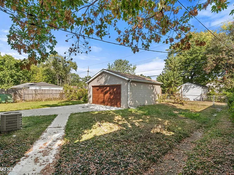 8281 Meadow Ave — Photo 25