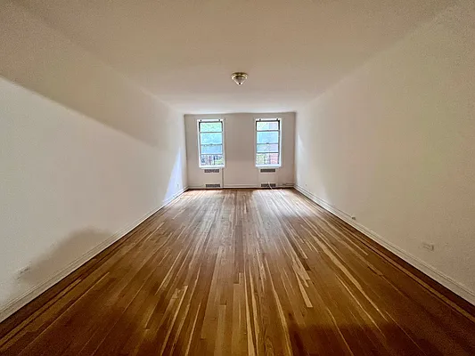 Rented by Queens Apartments Realty LLC | media 2