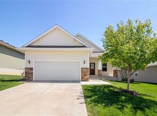 14530 Alpine Dr, Urbandale, IA 50323