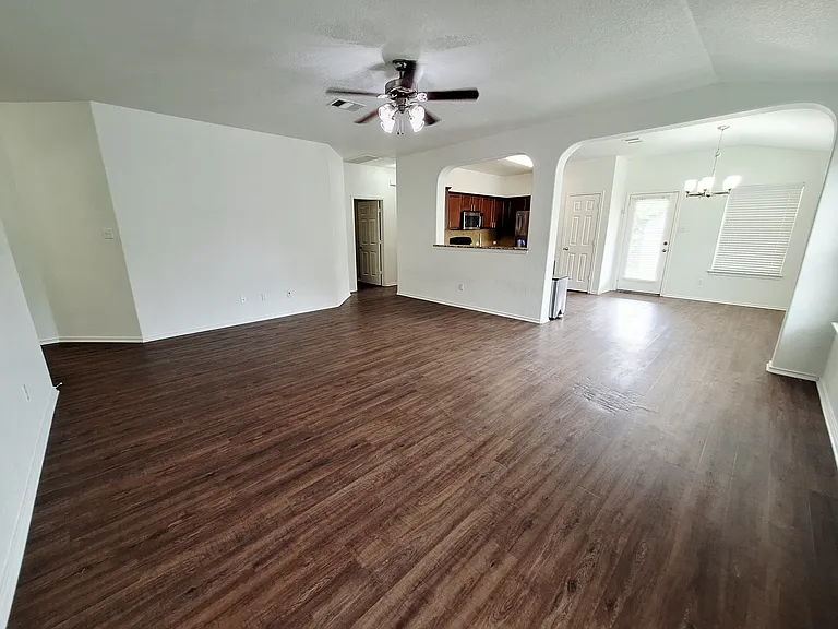 325 Comal Run — Photo 6