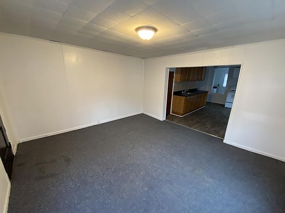 3rd image of 15 Kenneth Ave #15