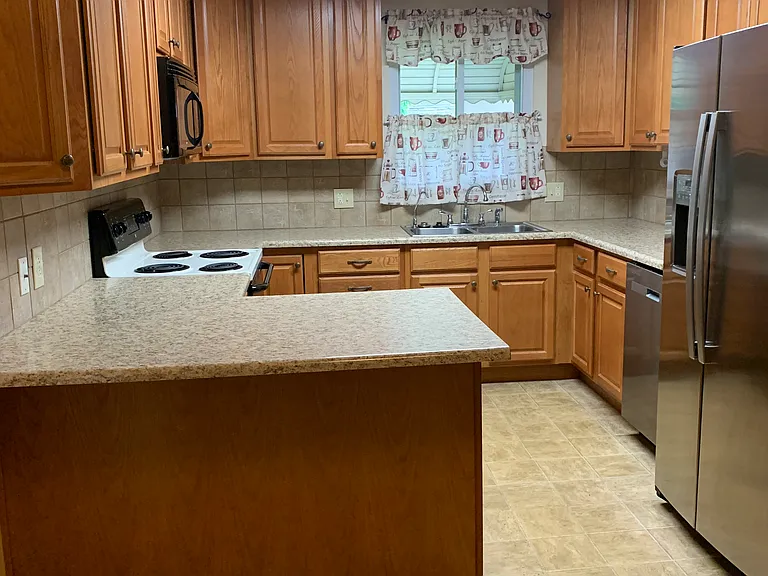 377 Heil Dr — Photo 4