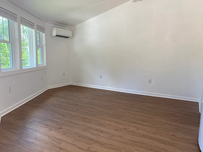 25 Howland Rd #R21-A — Photo 2
