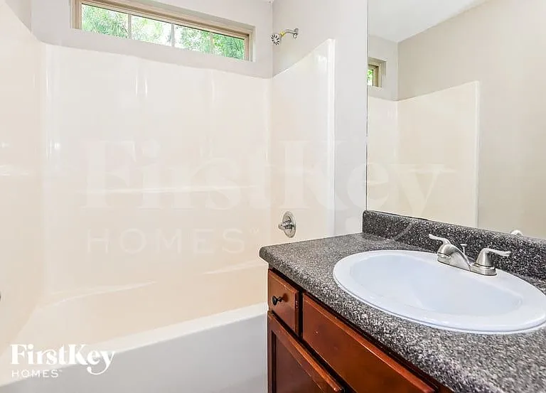 380 Pine Tree Dr — Photo 14