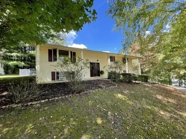 548 Green Hill Dr, Abingdon, VA 24210