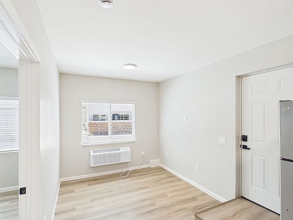 5th image of 185 Saxony Rd #105