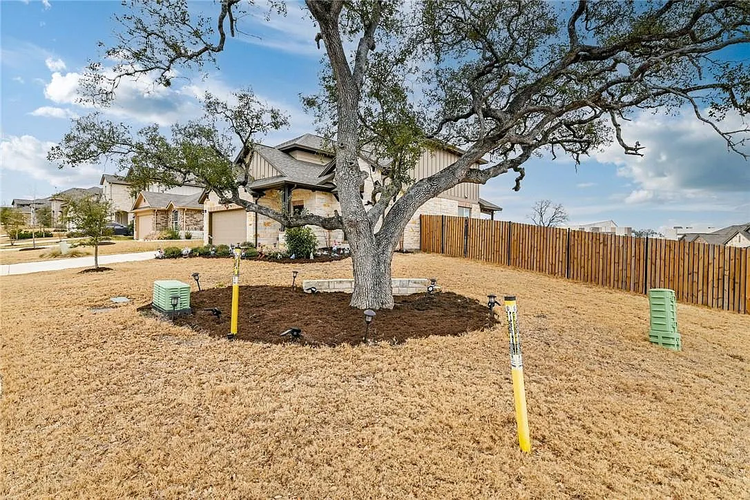 4 bed, 2.5 bath, 2157 sqft, $2,375 — Photo 2