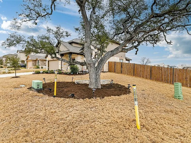 400 Lewisville Ln — Photo 2