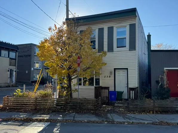 238 Marier Ave #4, Ottawa, ON K1L 5R3