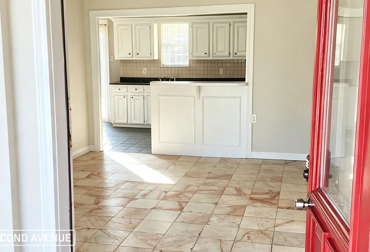 3 bed, 1.0 bath, 1068 sqft, $1,550 — Photo 2