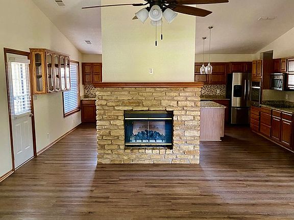 4th image of 4008 Pueblo Ct