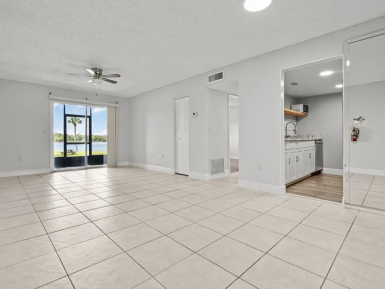 936 Lake Destiny C Rd — Photo 6