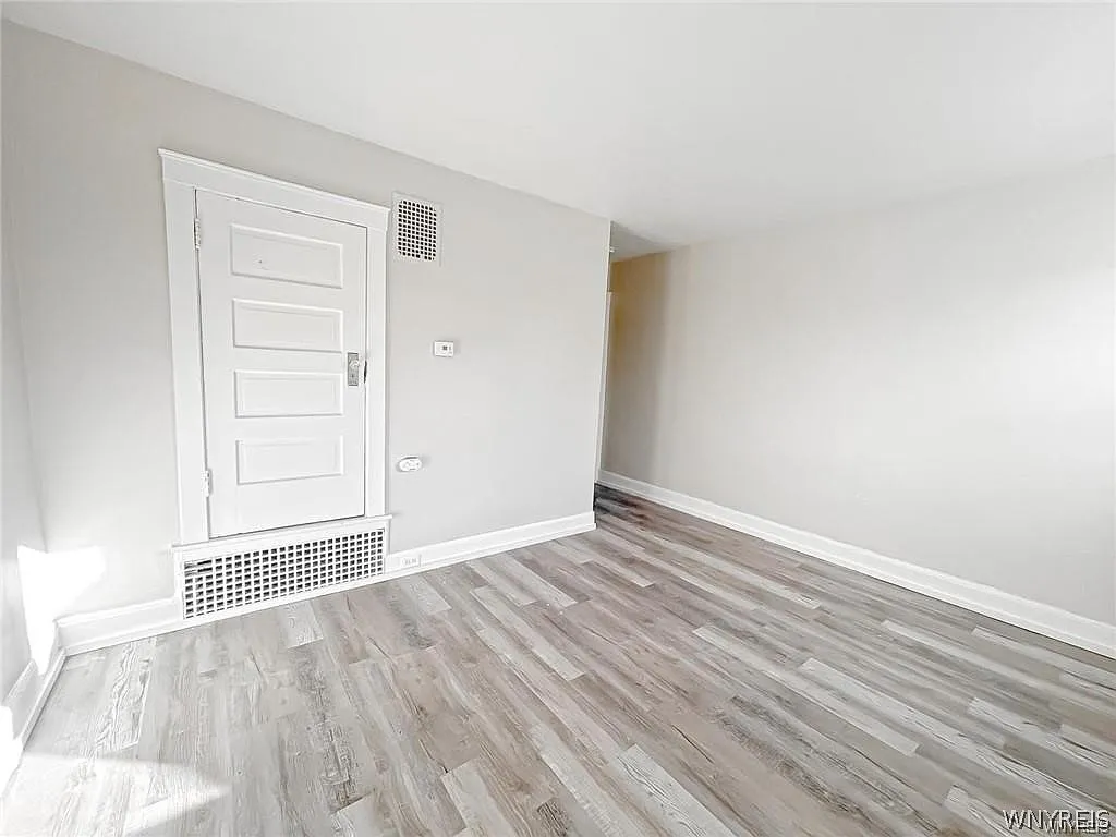 4 bed, 1.0 bath, 1021 sqft, $1,500 — Photo 4