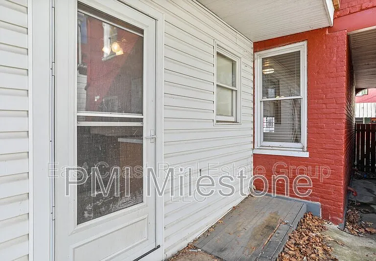 118 S Locust St — Photo 20