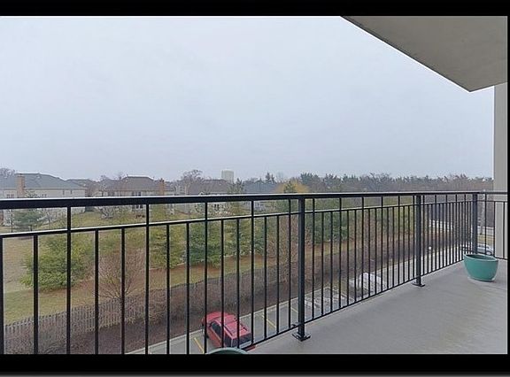 3rd image of 6655 S Cass Ave Unit 4D