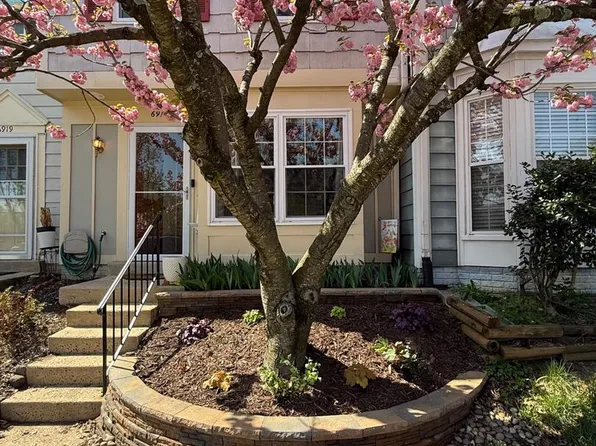 6917 Chiswick Ln, Alexandria, VA 22310