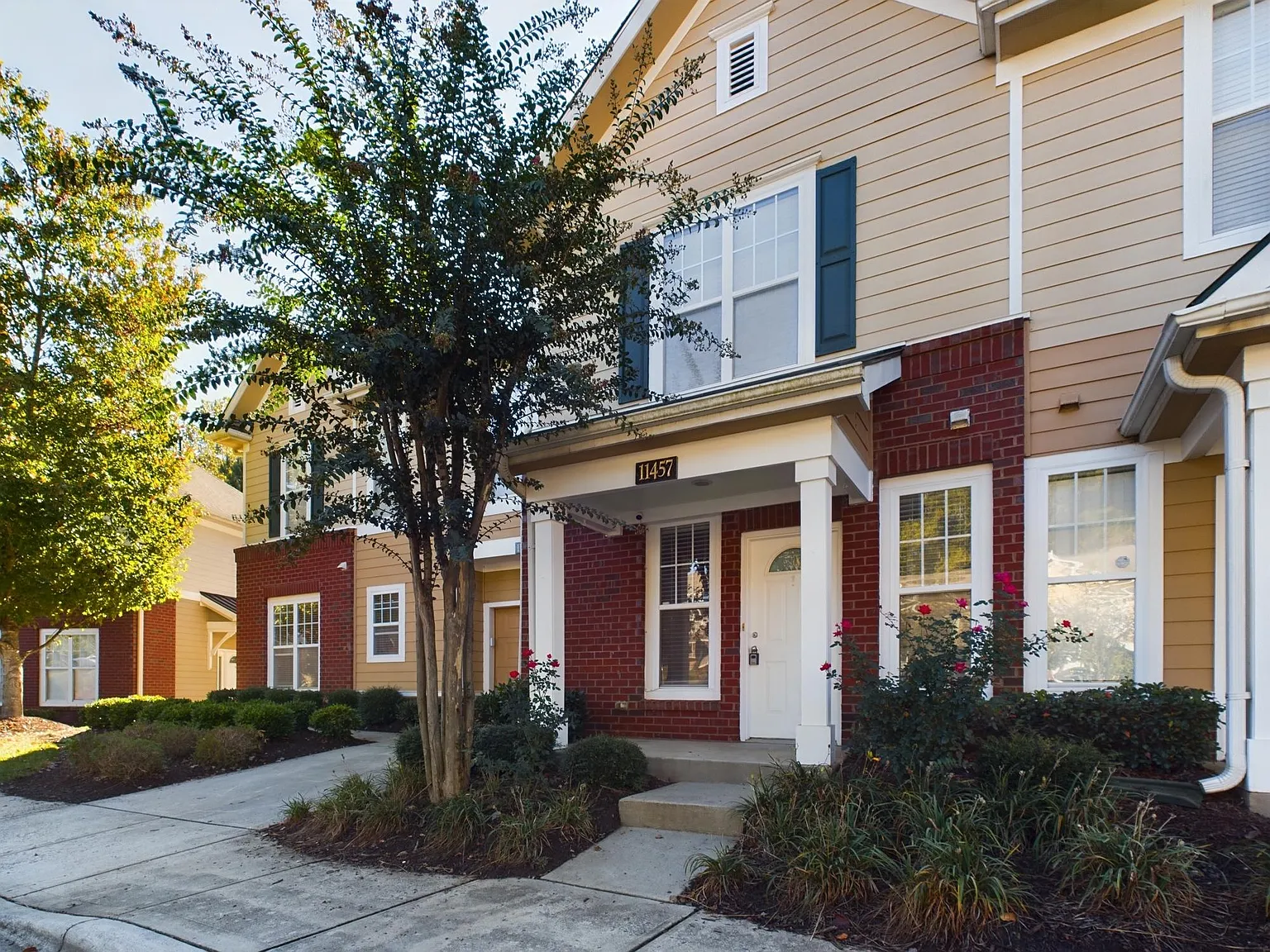 2 bed, 1320 sqft, $1,850 — Photo 2