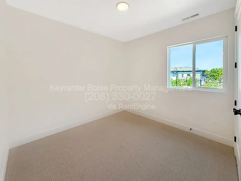 373 E Lombard Ln — Photo 11