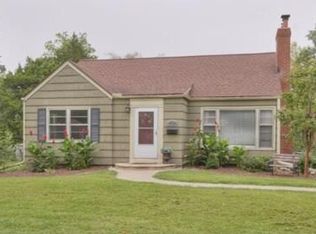 8600 W 56th Ter, Overland Park, KS 66202