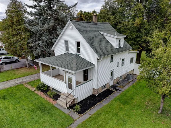 104 Park Ave, Gates, NY 14606