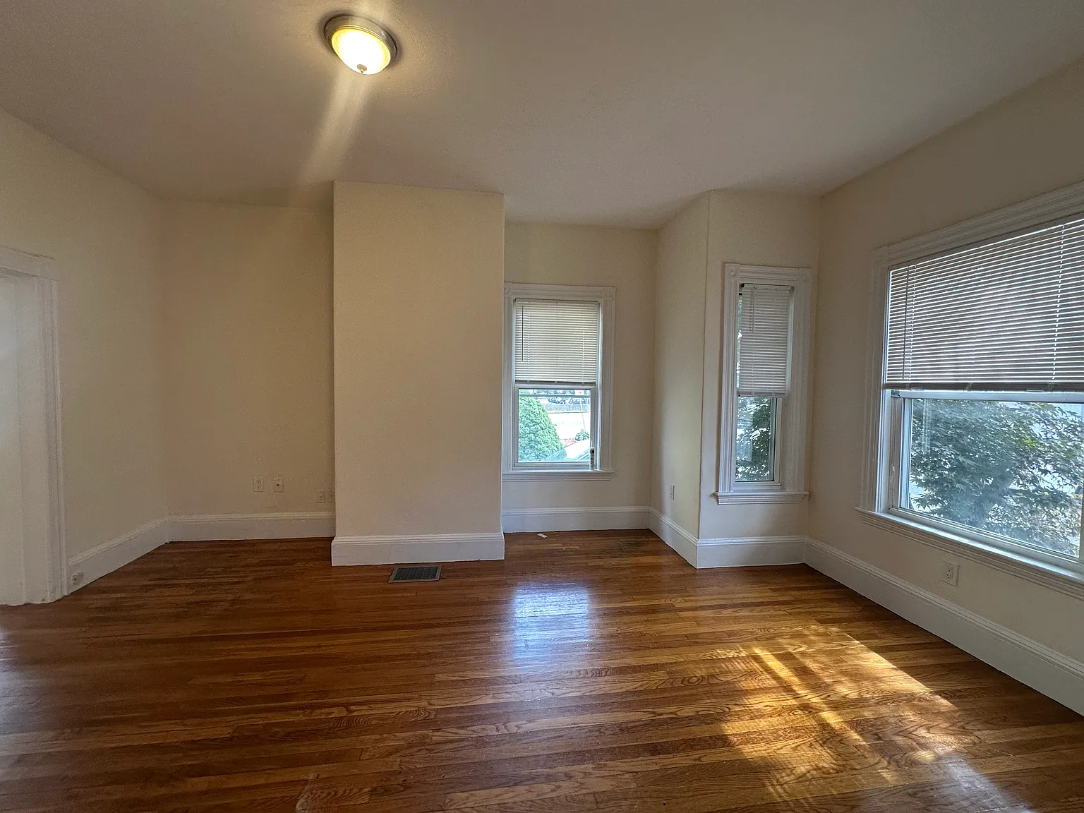 2 bed, 999 sqft, $2,695 — Photo 2