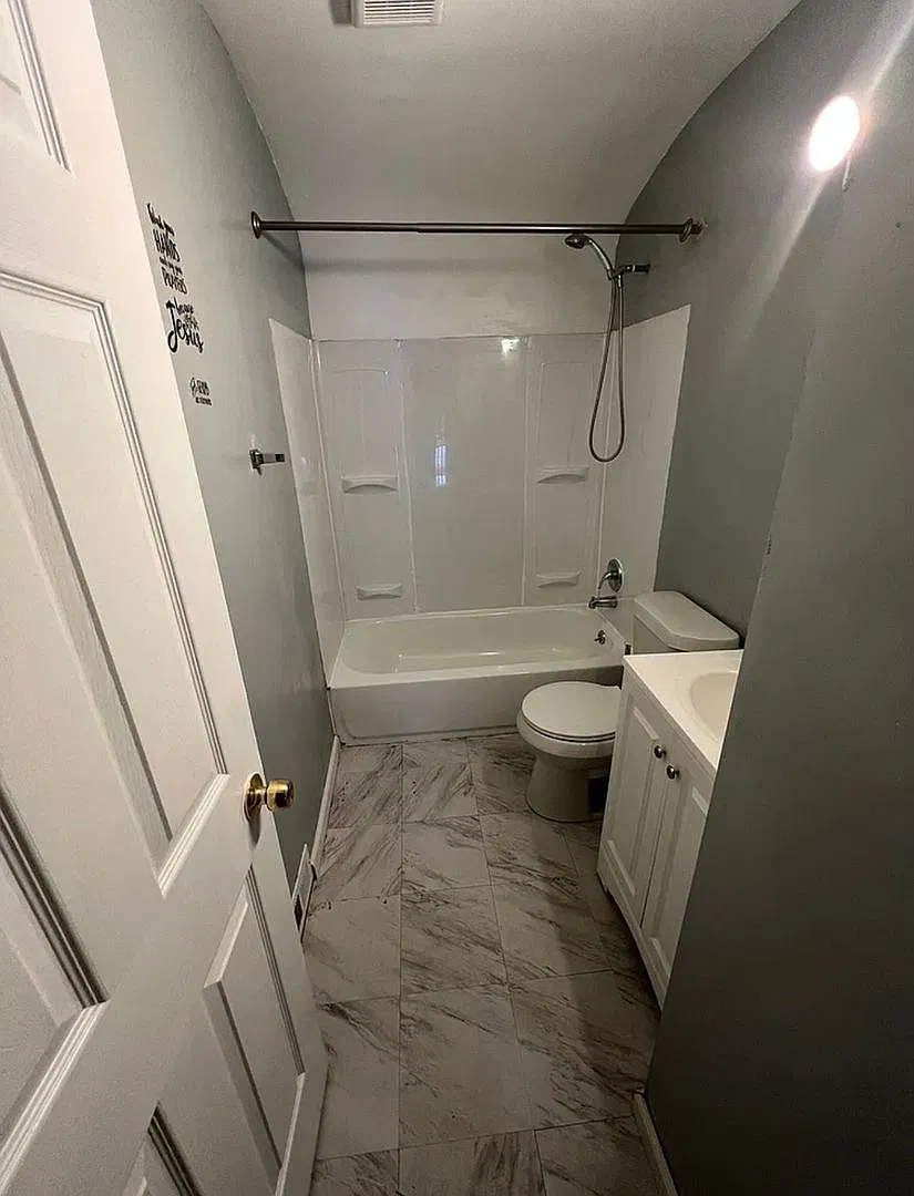 2 bed 1 bath home - 2210 Blades — Photo 3