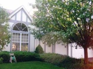 6090 Golfview Dr, Gurnee, IL
