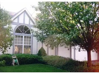 6090 Golfview Dr photo 1