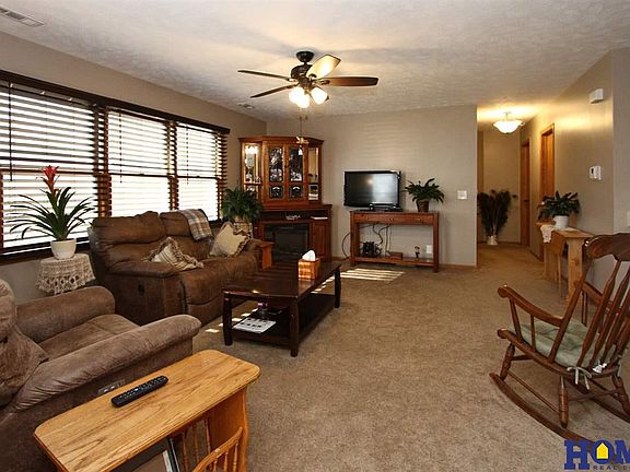 3rd image of 531 Lamont Cir