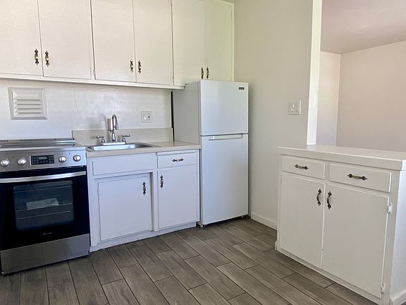 4th image of 1923 C St #1923