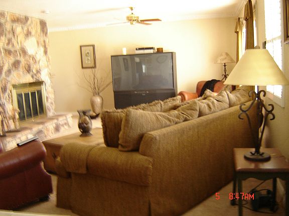 Family room w/ dual fireplace