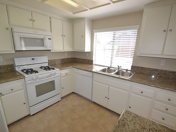 4th image of 2765 Washington Ave