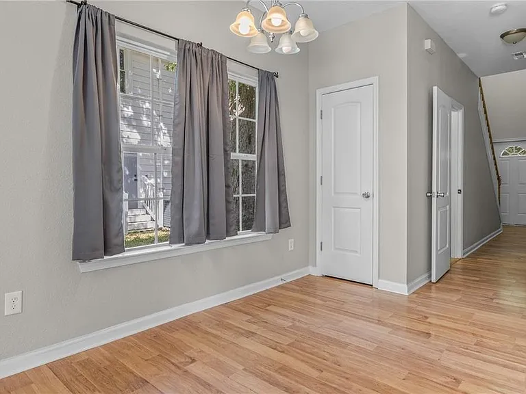 920 Douglas Ave — Photo 8