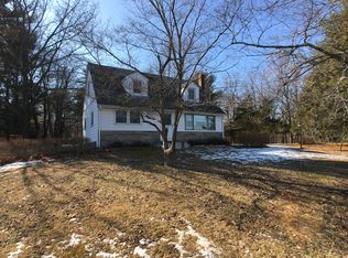58 Deer Haven Rd, Elizaville, NY 12523
