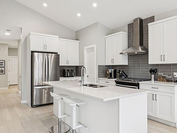 3rd image of 103 W Walgrove Grn SE