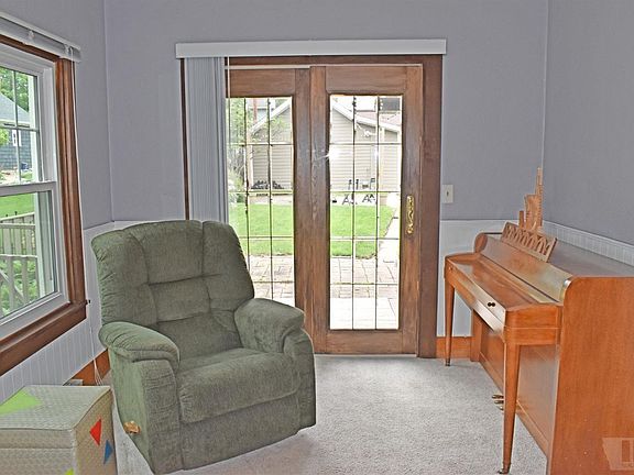 5th image of 418 Hughes St