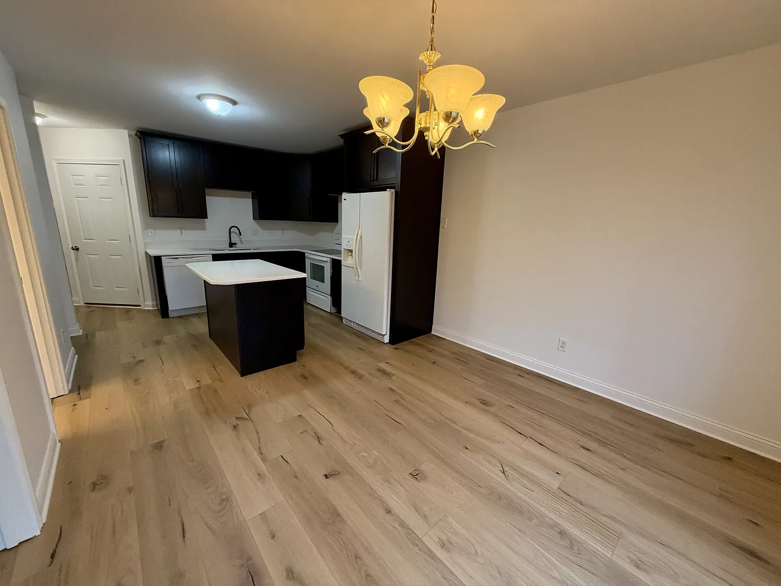 113 Manor Ave — Photo 3