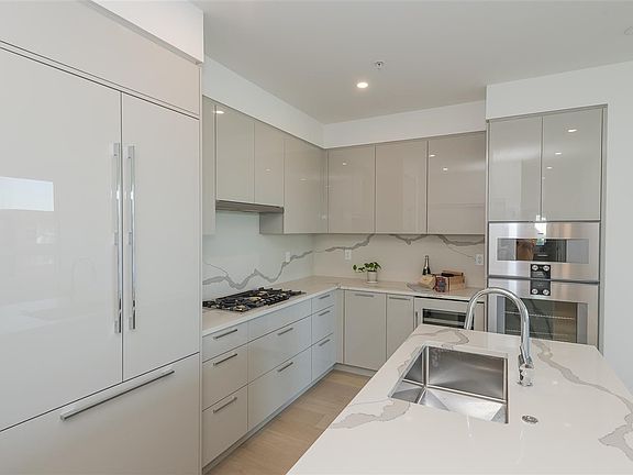 4th image of 5058 Cambie St #604