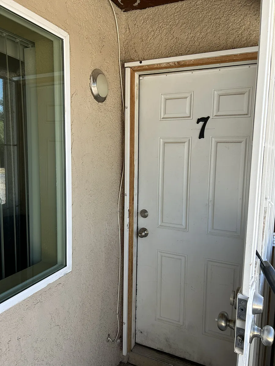 Building Photo - 3638 E Monte Vista Dr #7