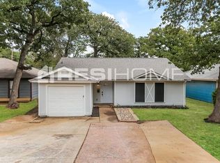 909 Winnie St, Fort Worth, TX 76112