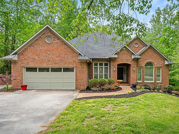 3rd image of 852 Spring Valley Rd
