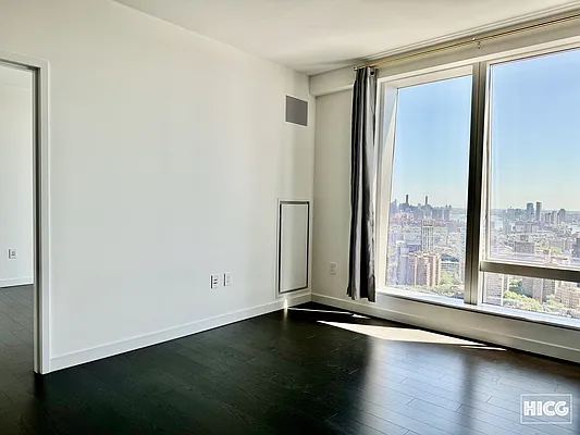 Rented by Gulia Wang, LREB | media 22