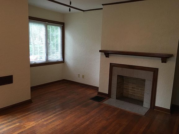 3rd image of 3085 Sunset Dr