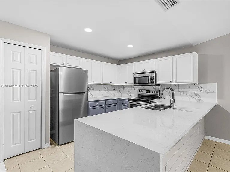 2412 Millie Ave S #2412 — Photo 8