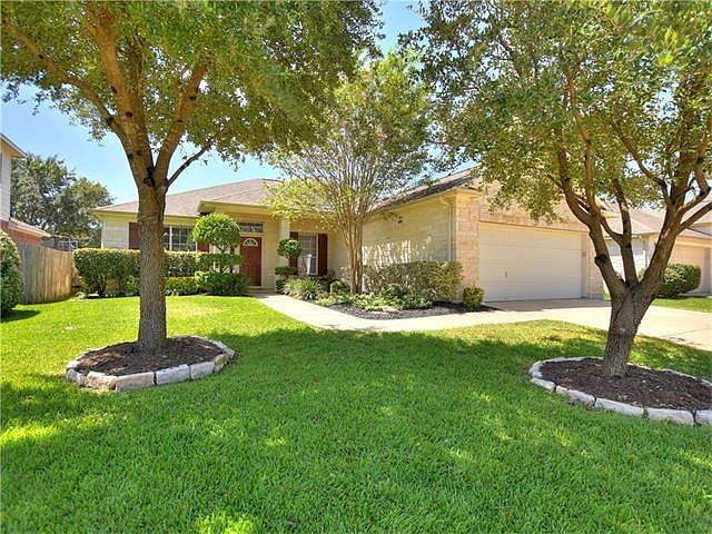 Lovely curb appeal with Texas white limestone exterior!
